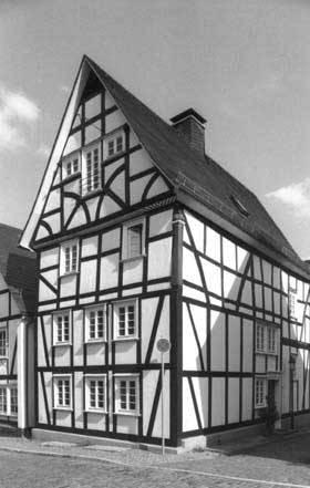 Giebelansicht Straße
