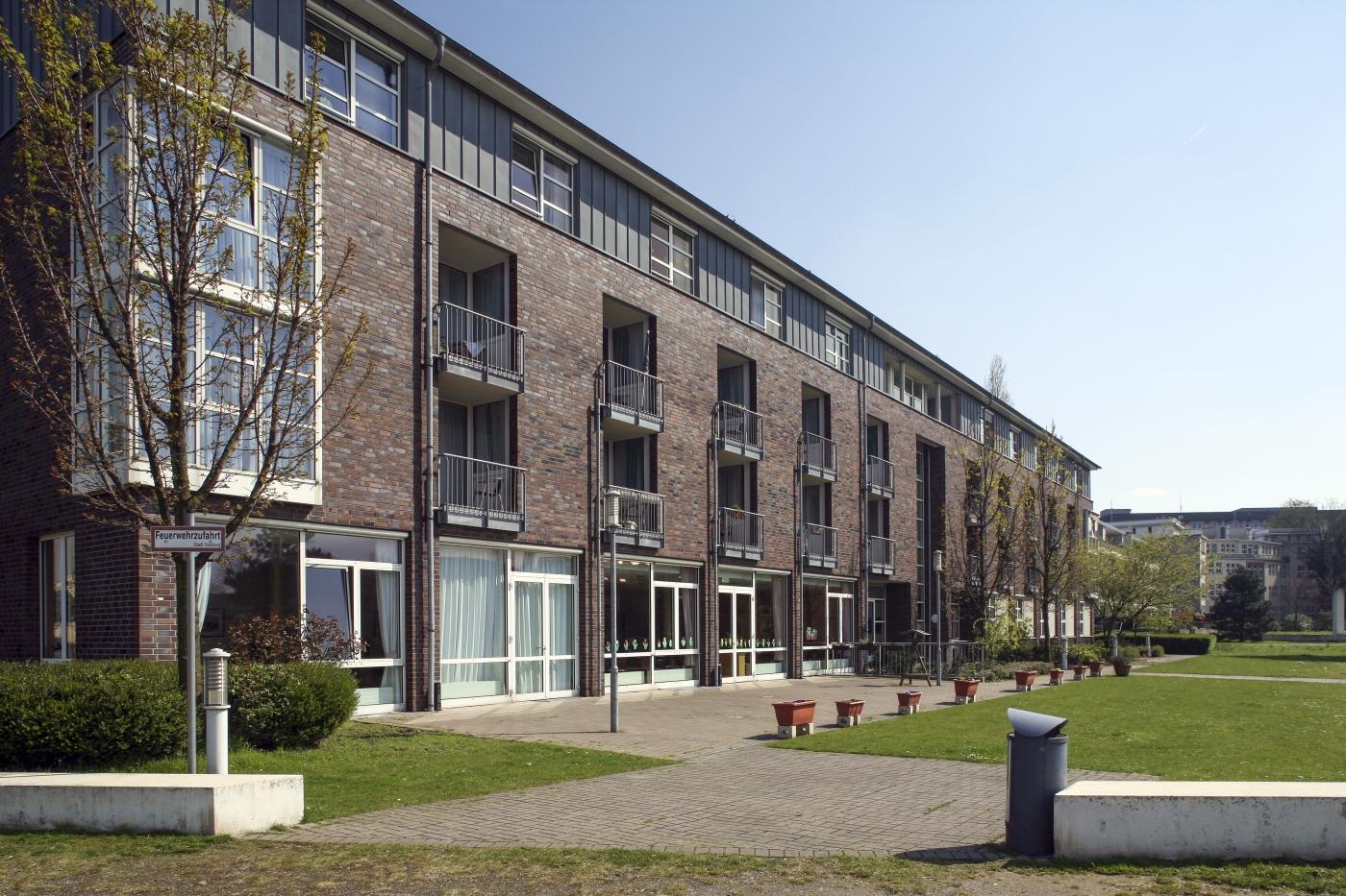 Blick entlang der Fassade