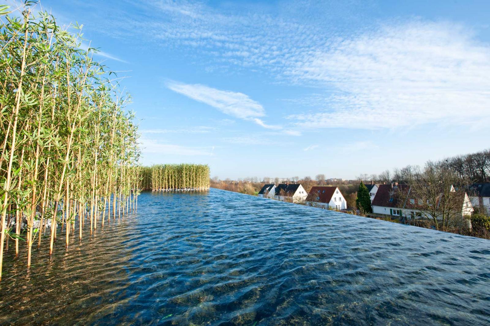 RS+Yellow Distribution Centre - Wasserbecken