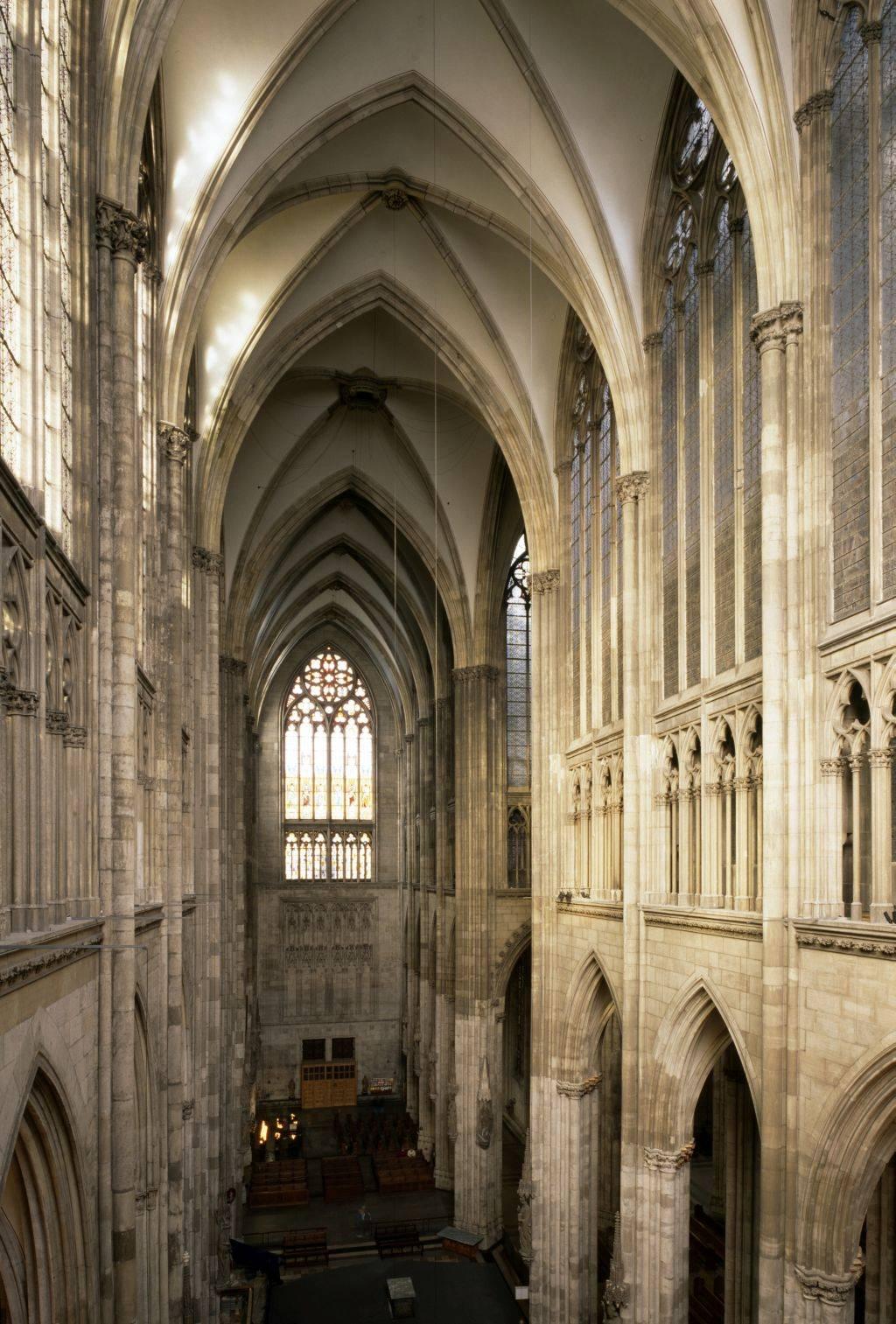Blick in das Nordquerhaus des Kölner Doms