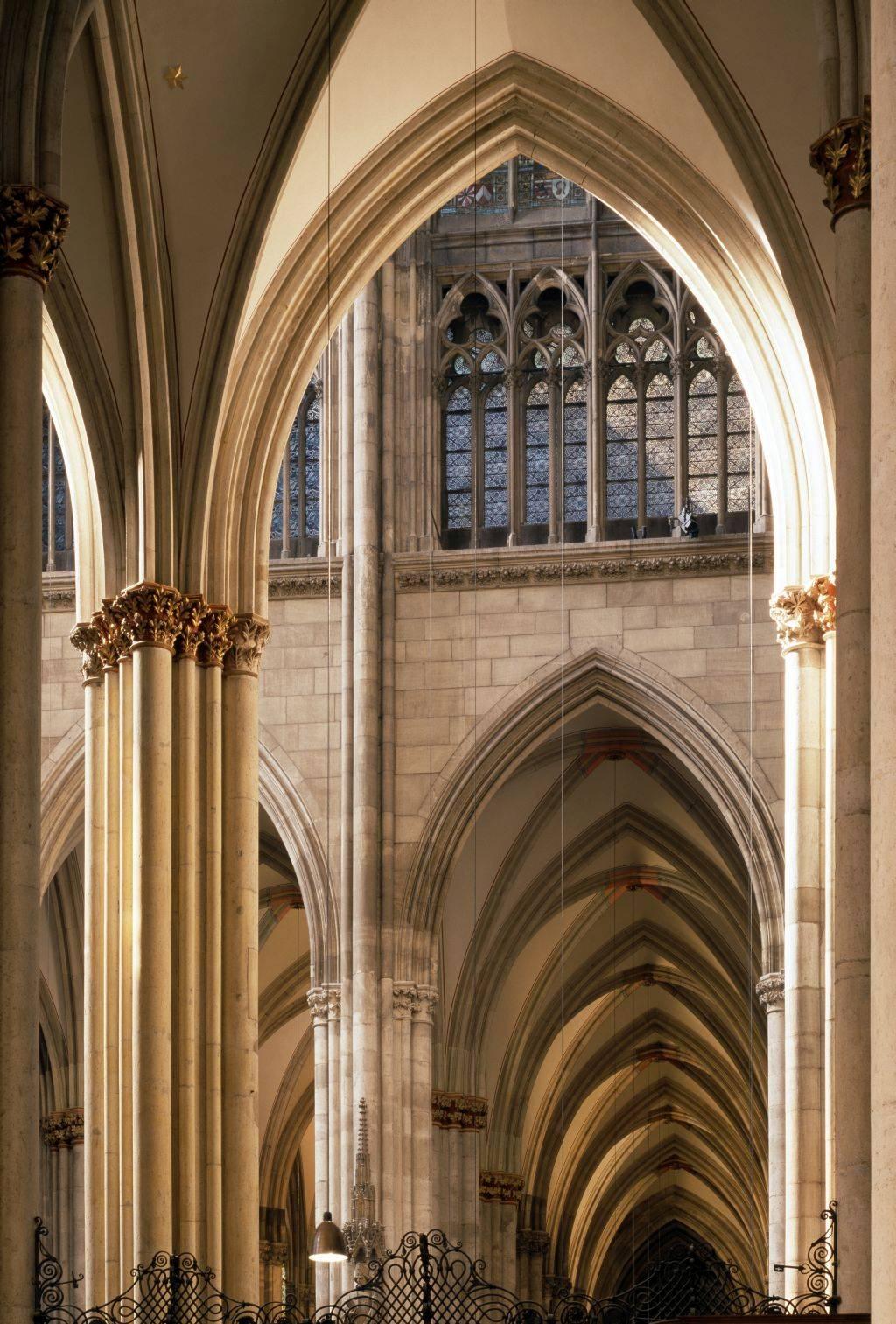 Blick vom Chorumgang in das südliche Seitenschiff des Kölner Doms