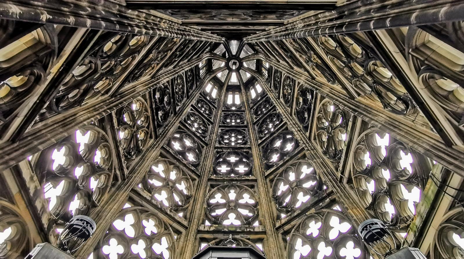 Maßwerk im Turmhelm