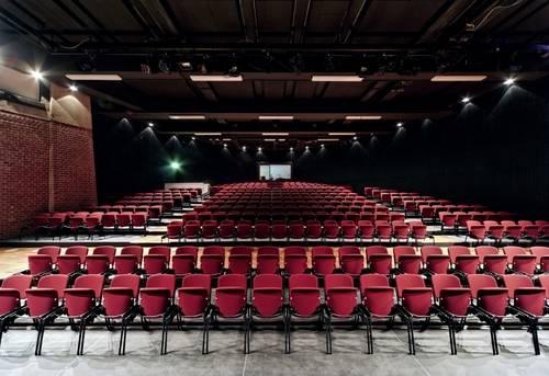Saal Innenansicht von unten