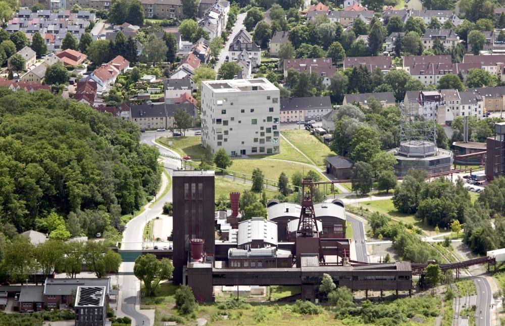 Luftbild mit Blick auf die Zeche und auf die Zollverein School
