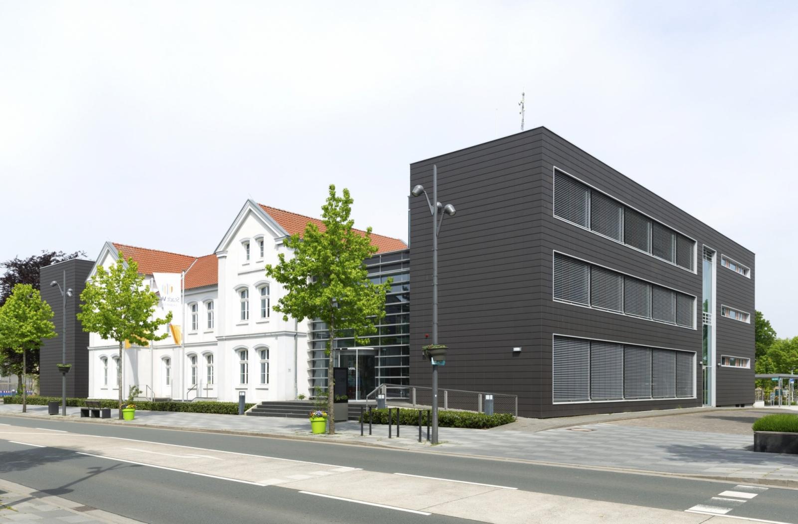 Rathaus Verl mit Anbau