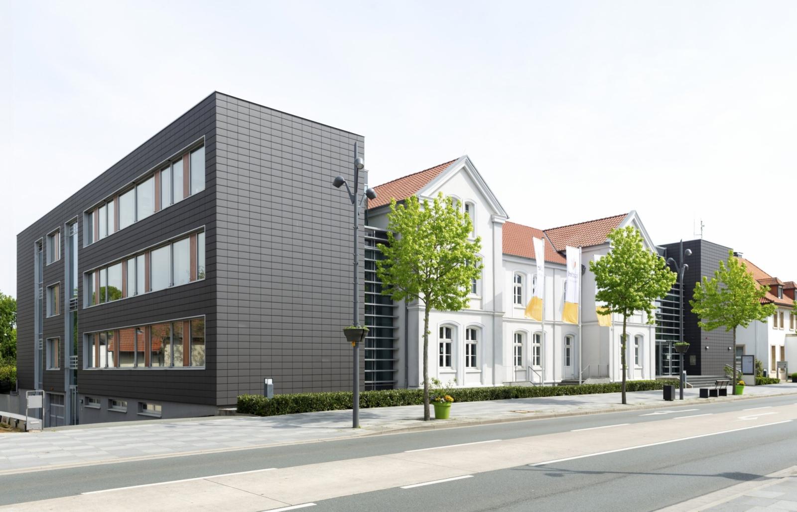 Rathaus Verl mit Anbau
