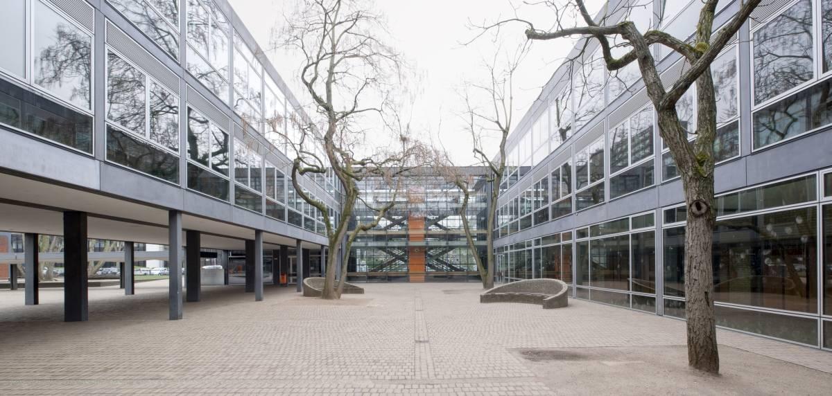 Hofbereich Grundschule Rolandstraße
