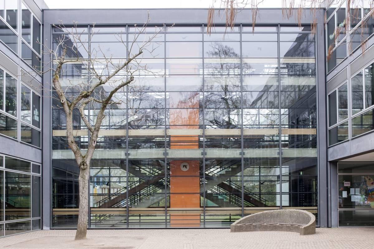 Treppenhaus Rolandschule von außen