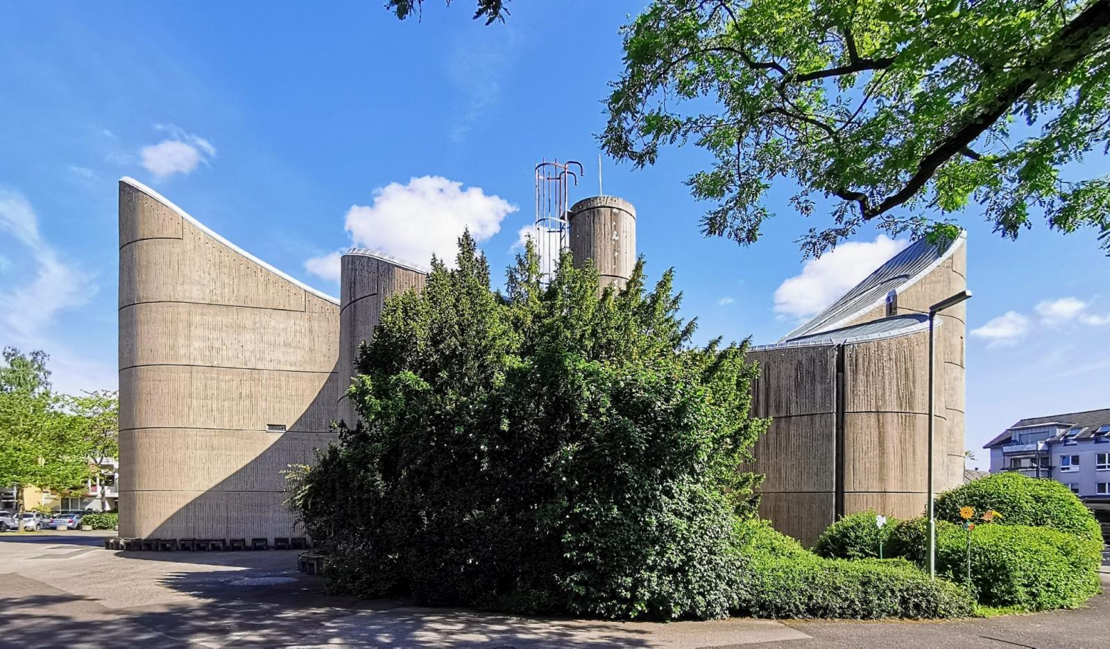 Außenansicht St. Pius in Neuss