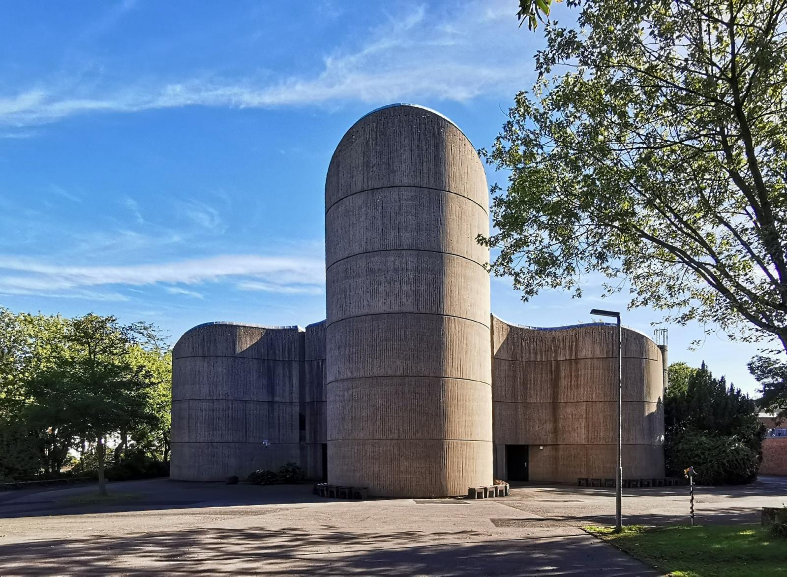 Außenansicht St. Pius in Neuss