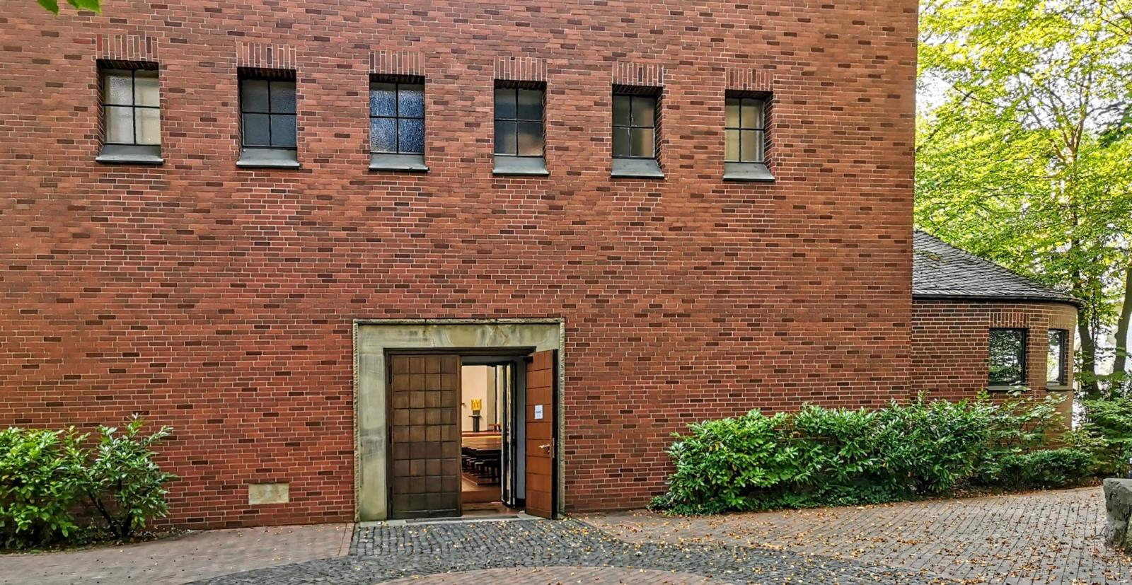Eingangsportal Heilig-Geist-Kirche Hagen-Emst