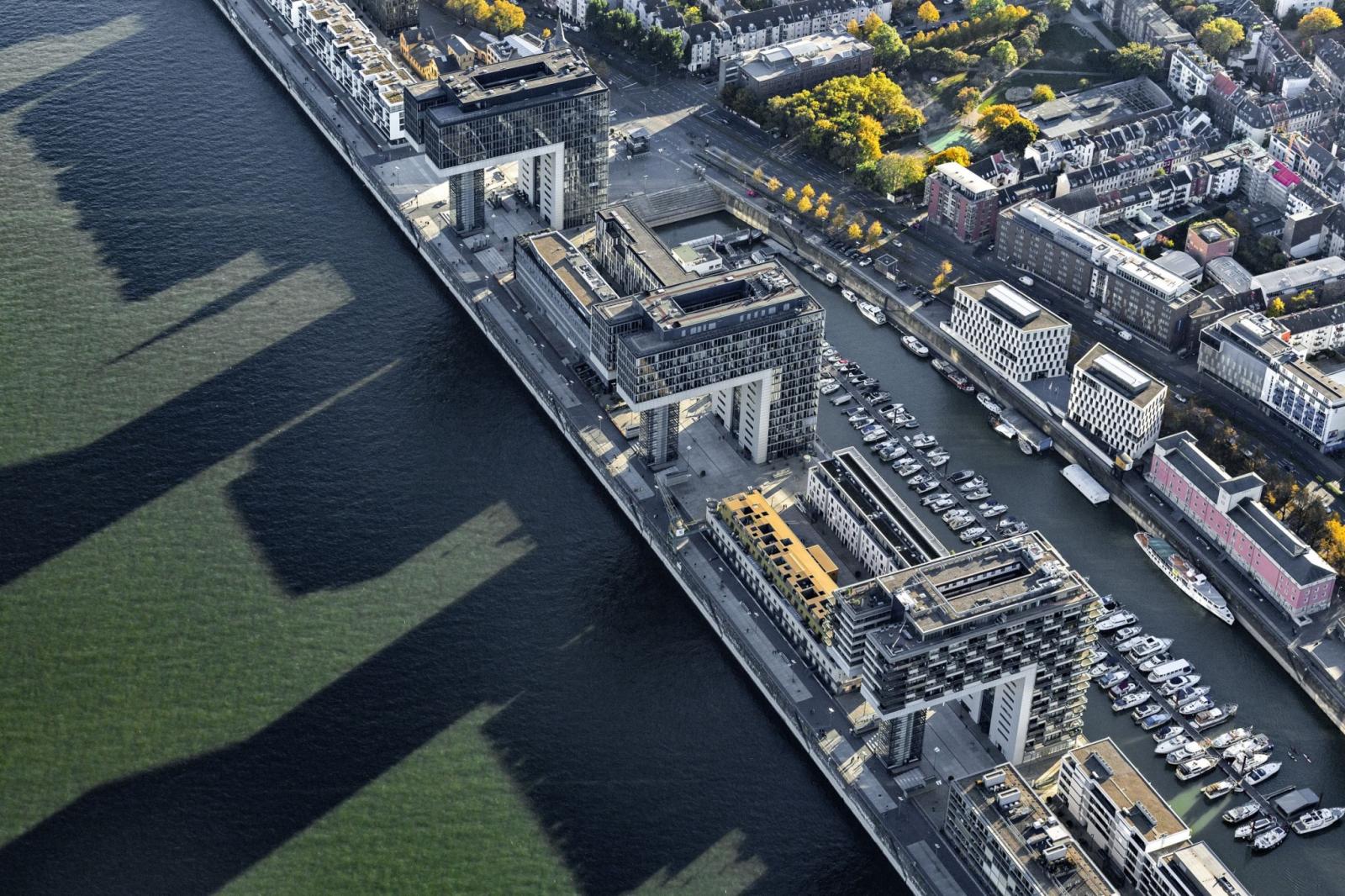 Rheinauhafen mit Kranhäusern von oben