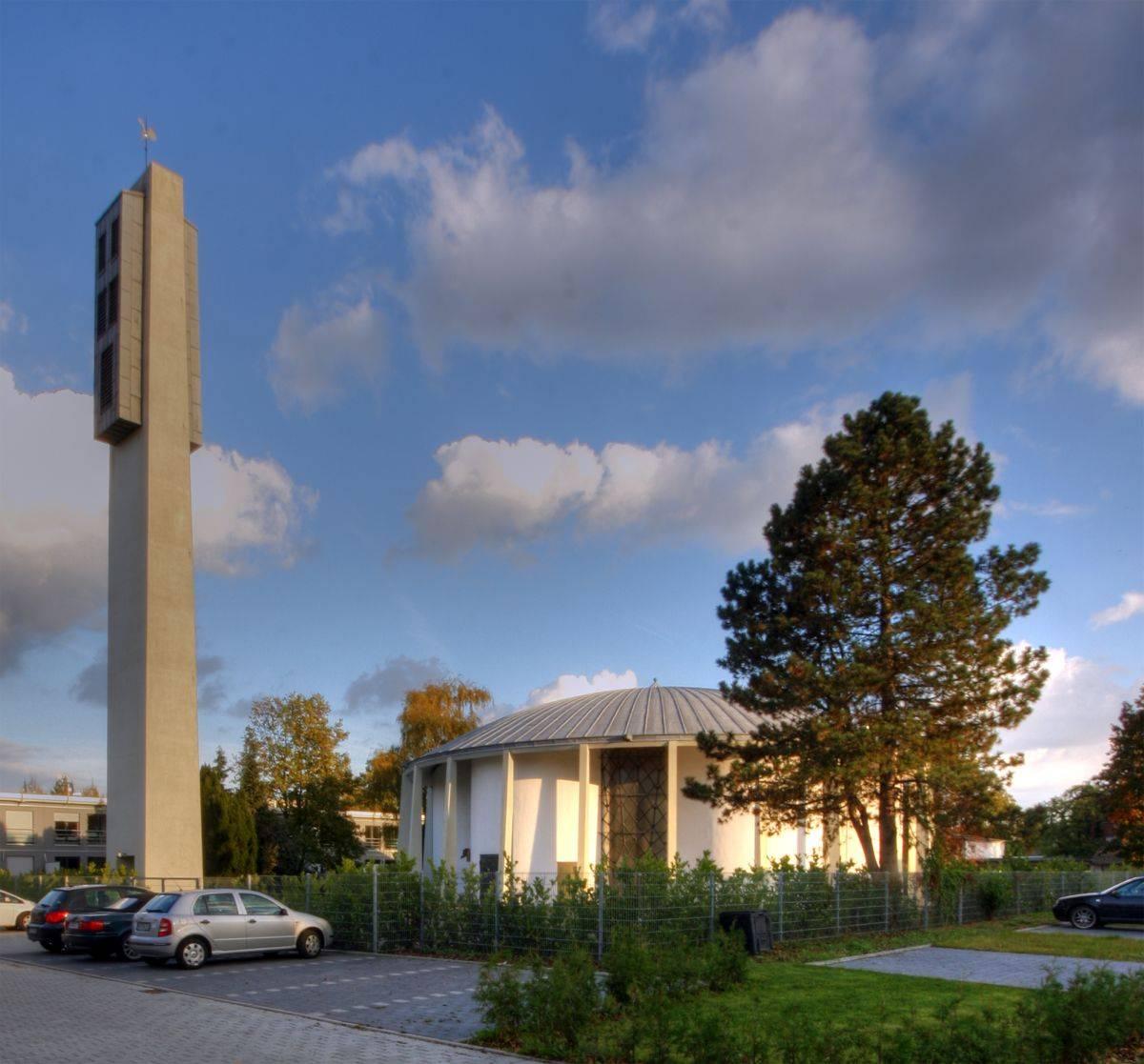 Gesamtansicht mit Turm