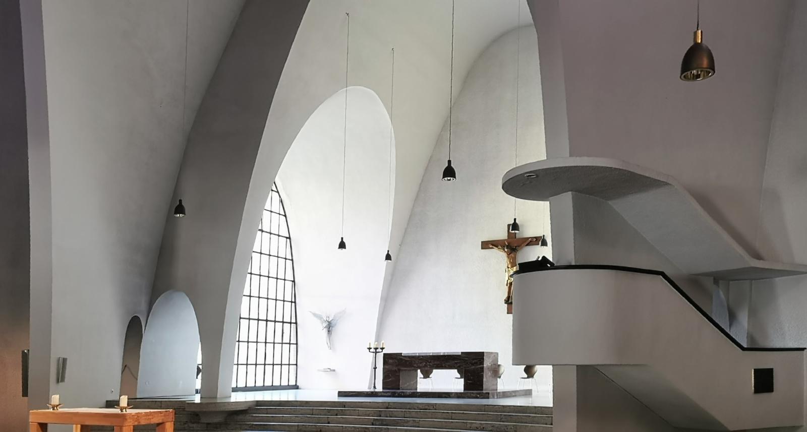 Kirchenraum mit Kanzel