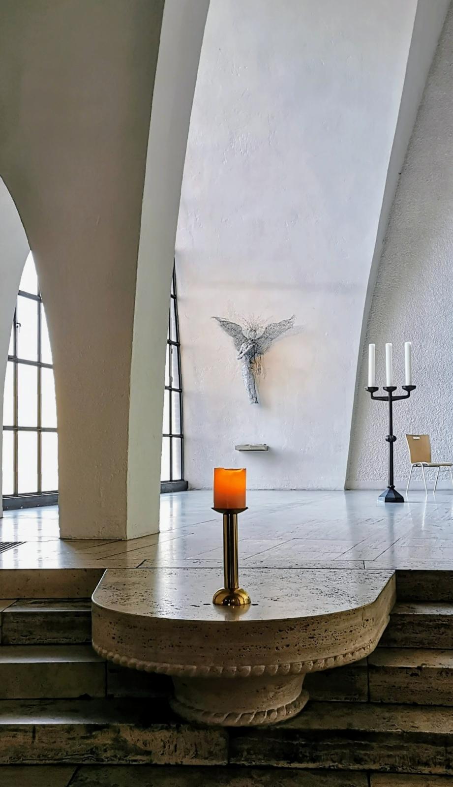 Vorsprung und Aufgang zum Altar