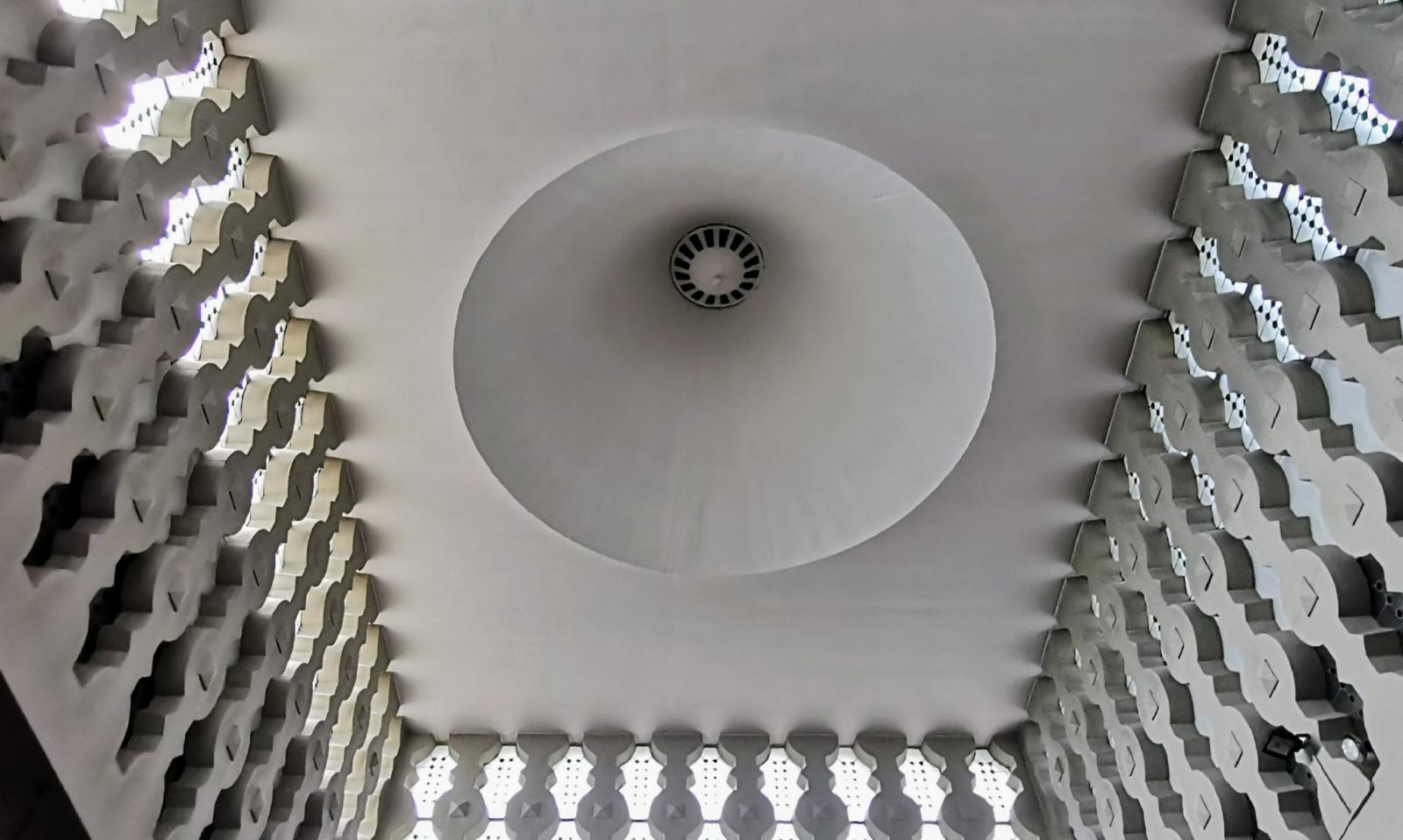 Decke des Baldachins über dem Altar