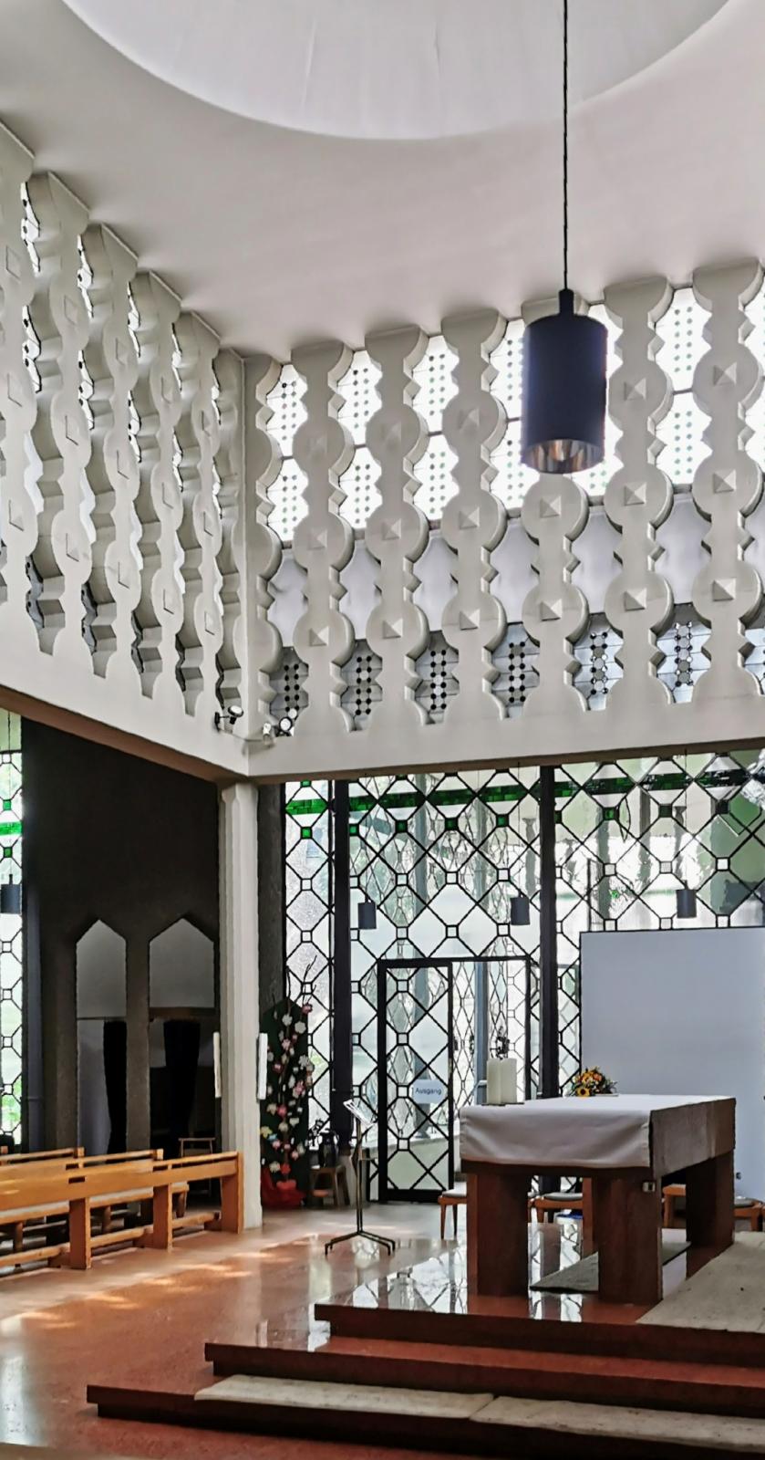 Altar und Baldachin