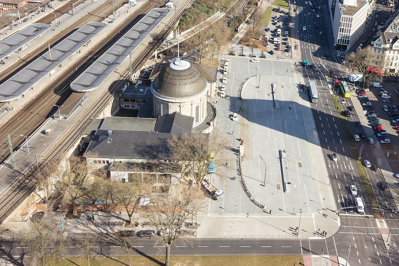Epfangsgebäude und Ottoplatz von oben