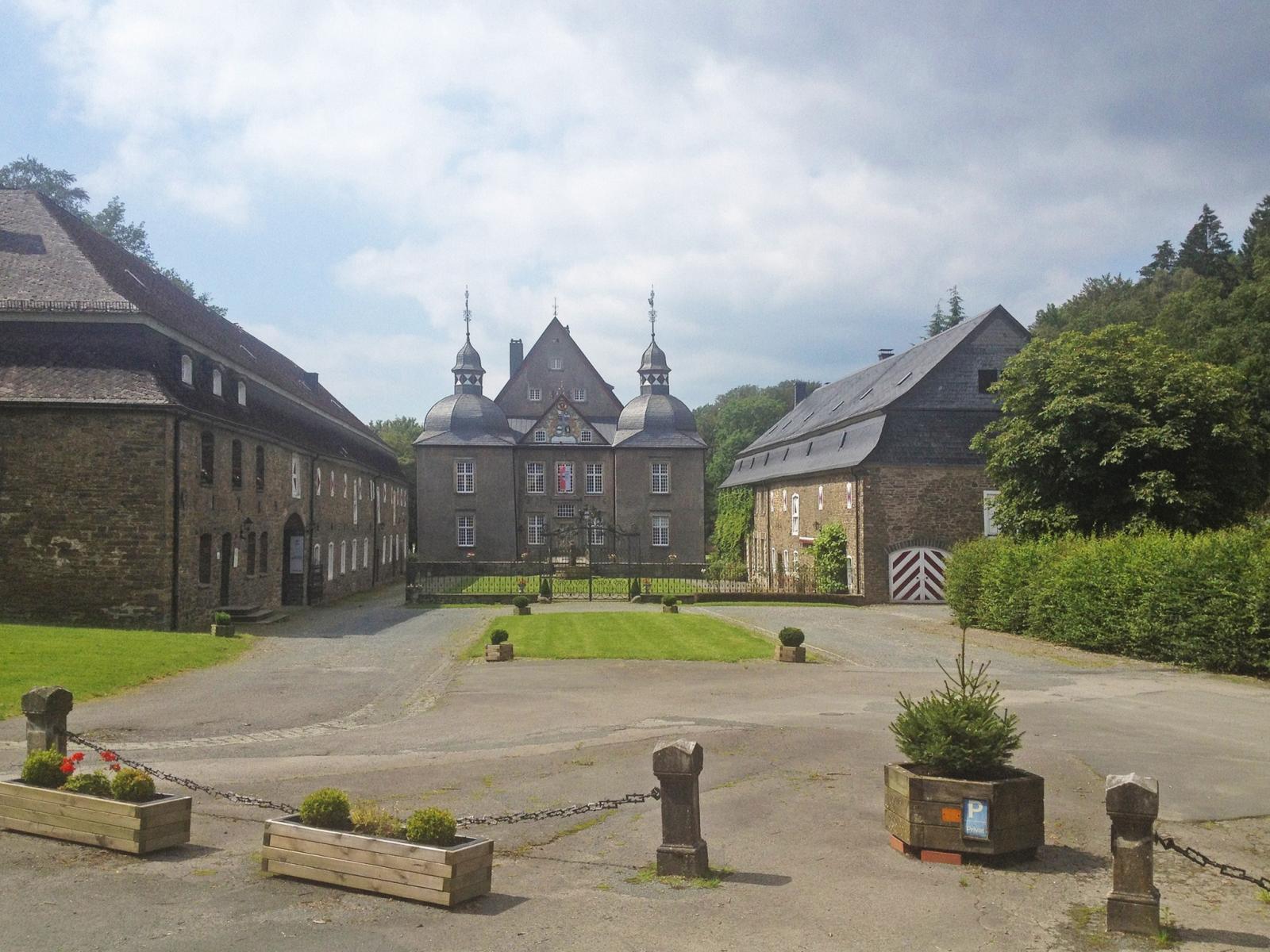 Schloss Neuenhof mit Vorburg
