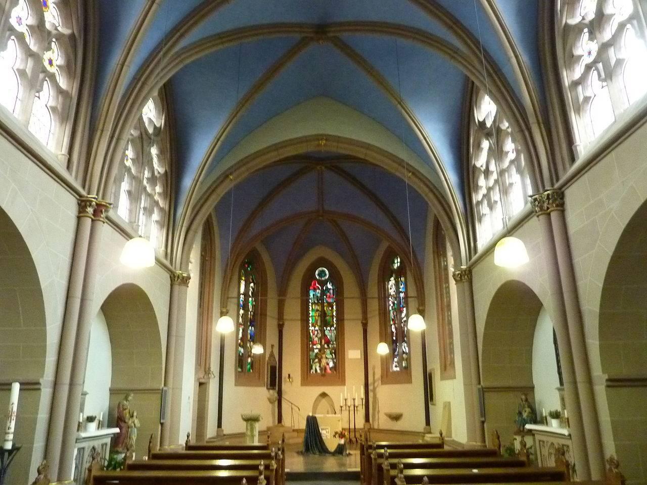Innenansicht mit Blick zum Altar