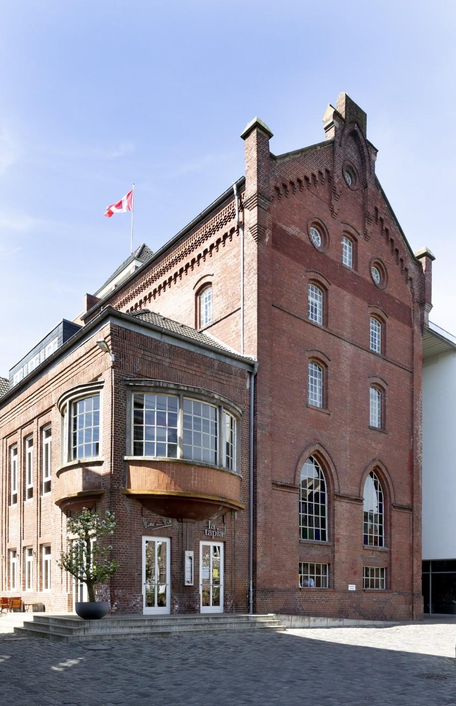 Altbau Germania-Campus
