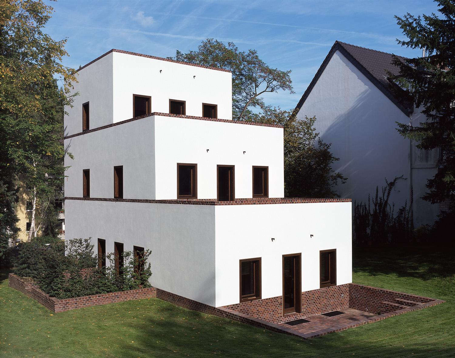 Haus Hundertacht Bonn, Gartenperspektive, gestaffelter Baukörper