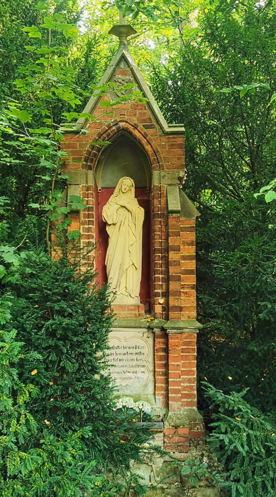 Bildstock mit Madonnenfigur aus dem 19. Jh.