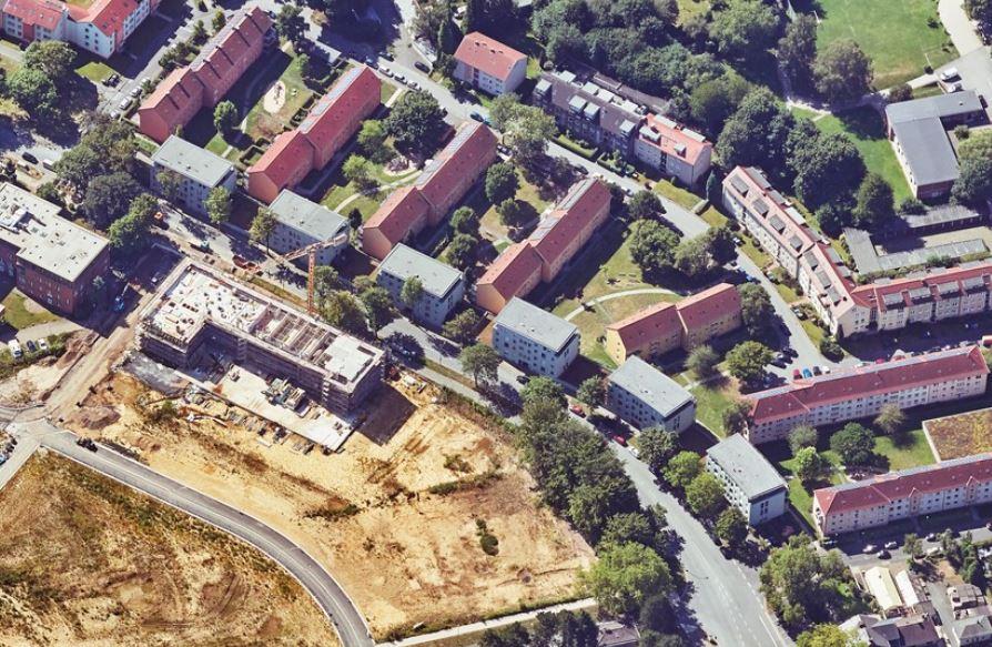 Schrägluftbild von Norden, sechs Mehrfamilienhäuser