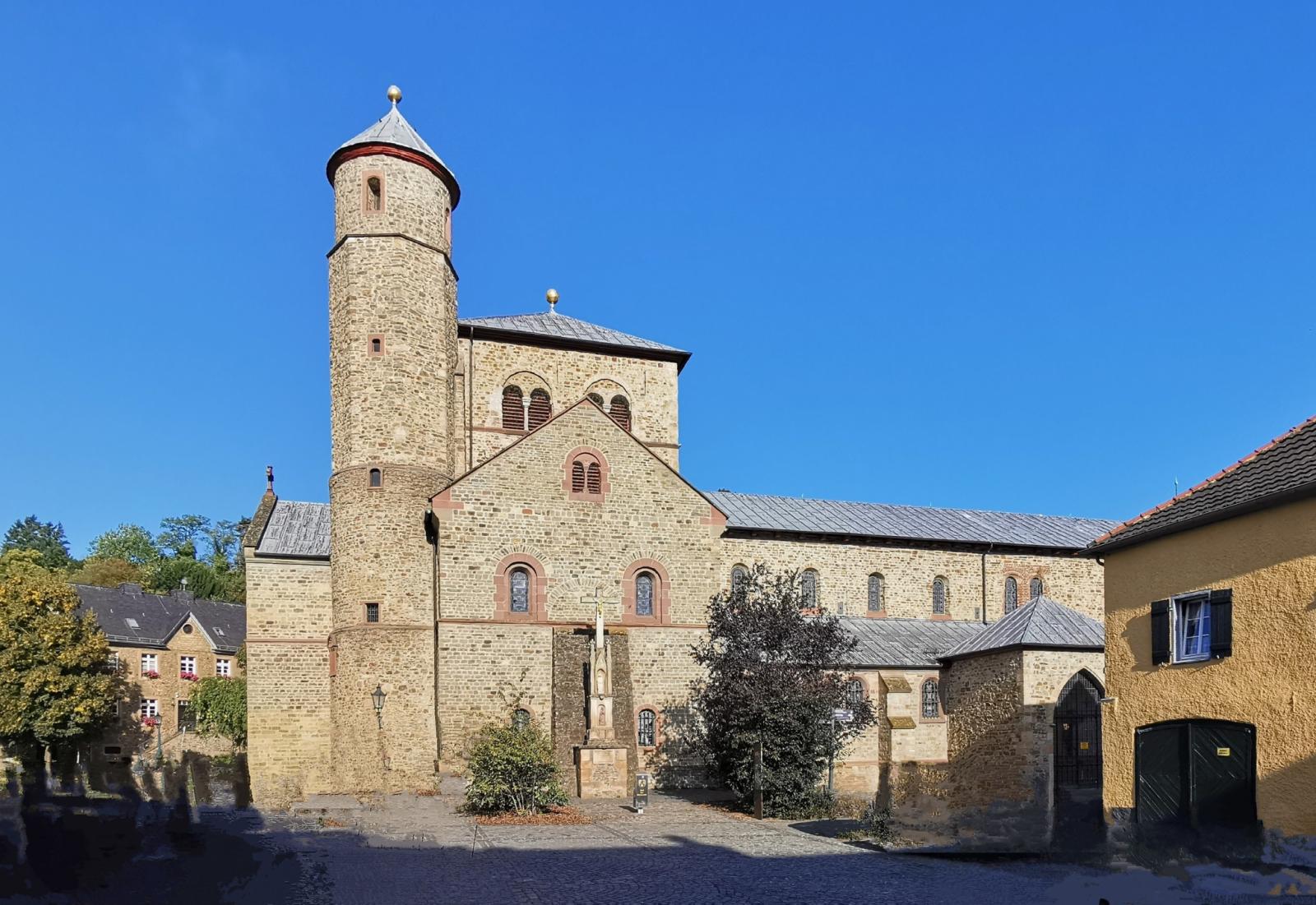 Südostfassade St. Chrysanthus und Daria in Bad Münstereifel