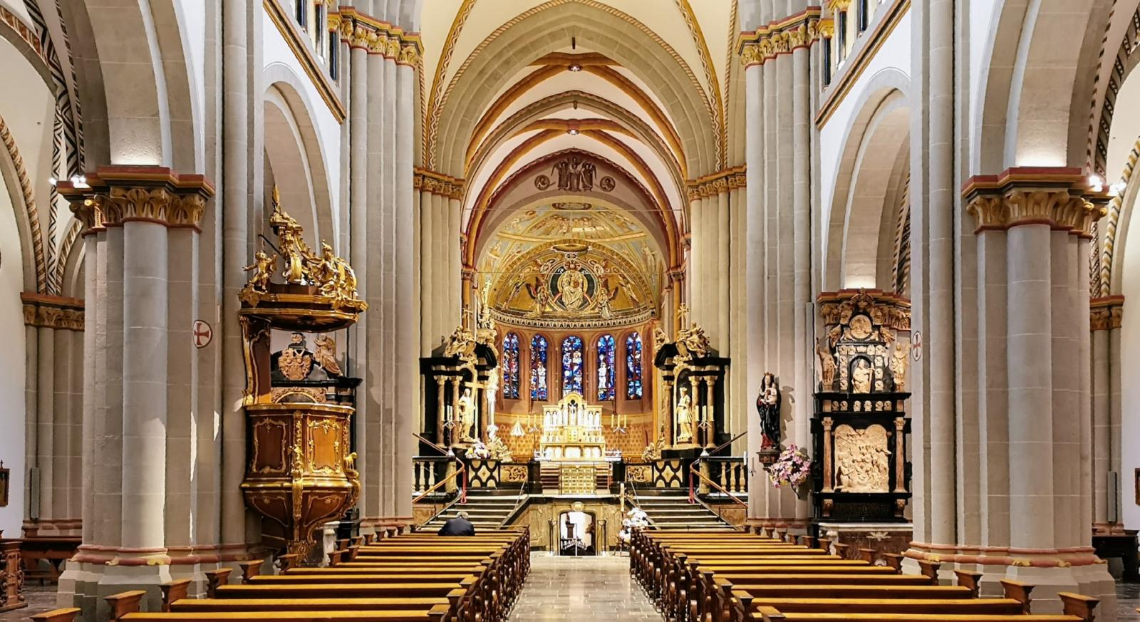 Innenansicht Bonner Münster St. Martin, Blick zum Chor