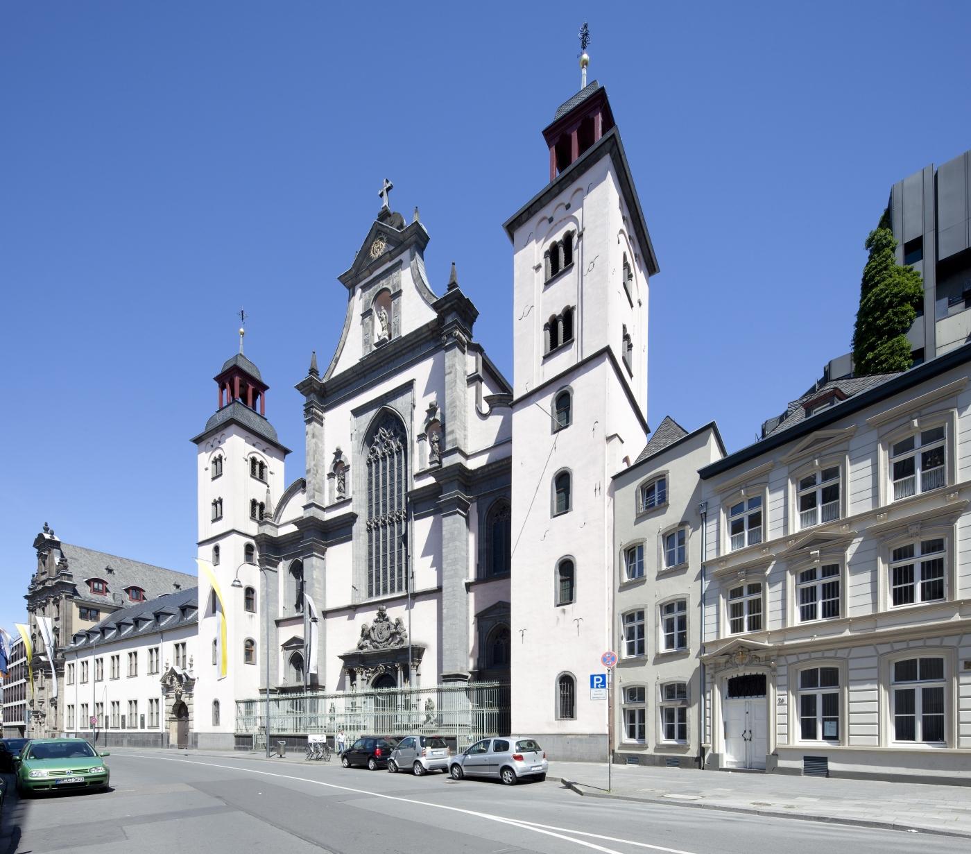 Fassade der Kirche St. Mariä Himmelfahrt Köln
