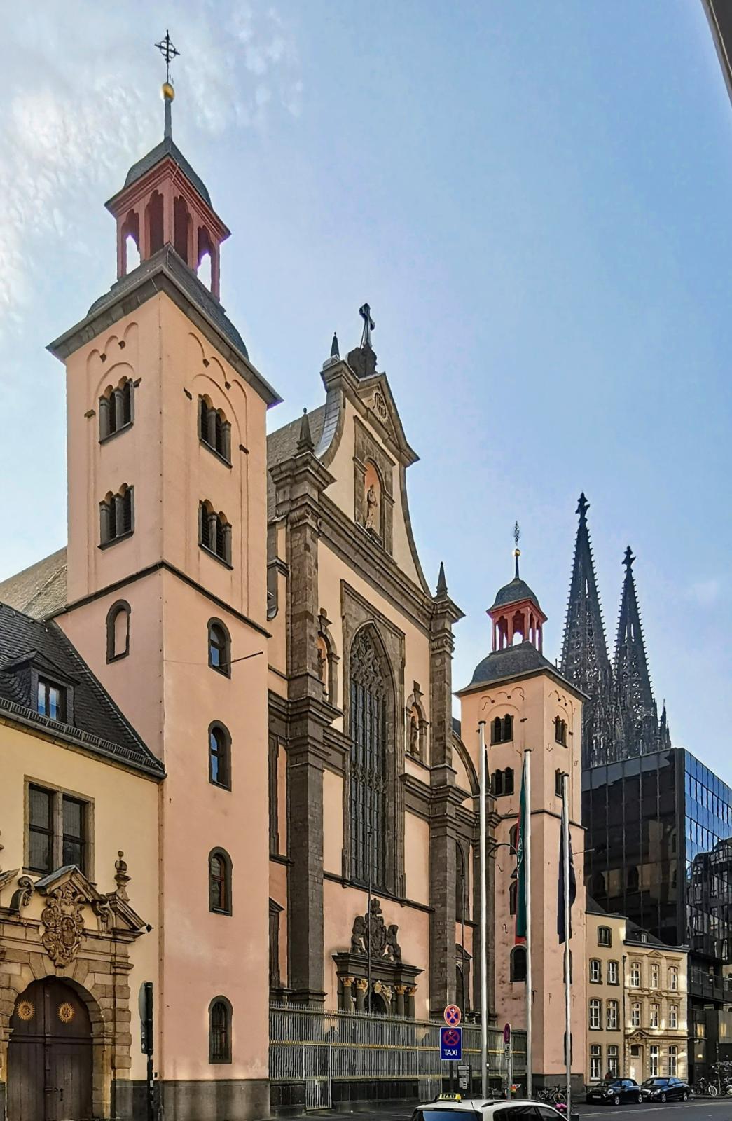 St. Mariä Himmelfahrt Köln, Fassade an der Marzellenstraße