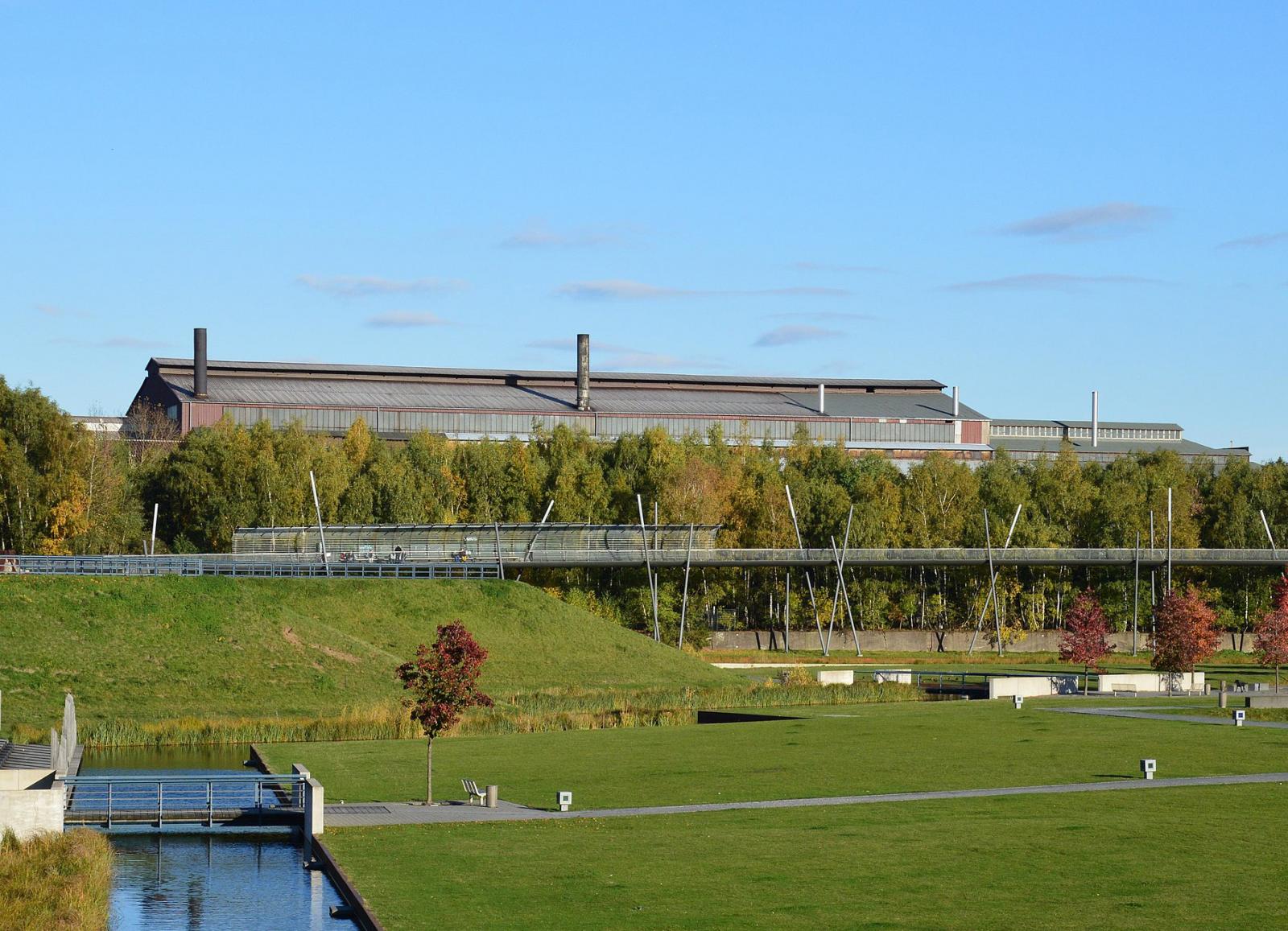 Halle Hammerwerk II des Bochumer Vereins vom Westpark aus gesehen