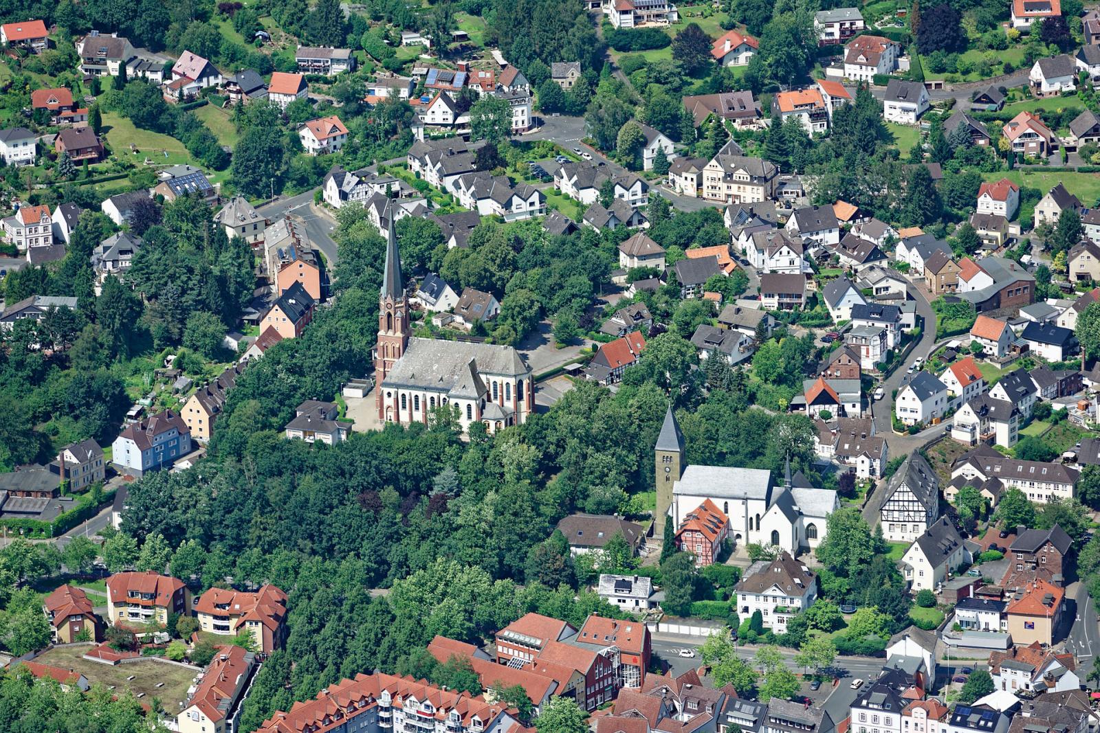 Luftbild Stiftskirche St. Mauritius Fröndenberg und Kirche St. Marien