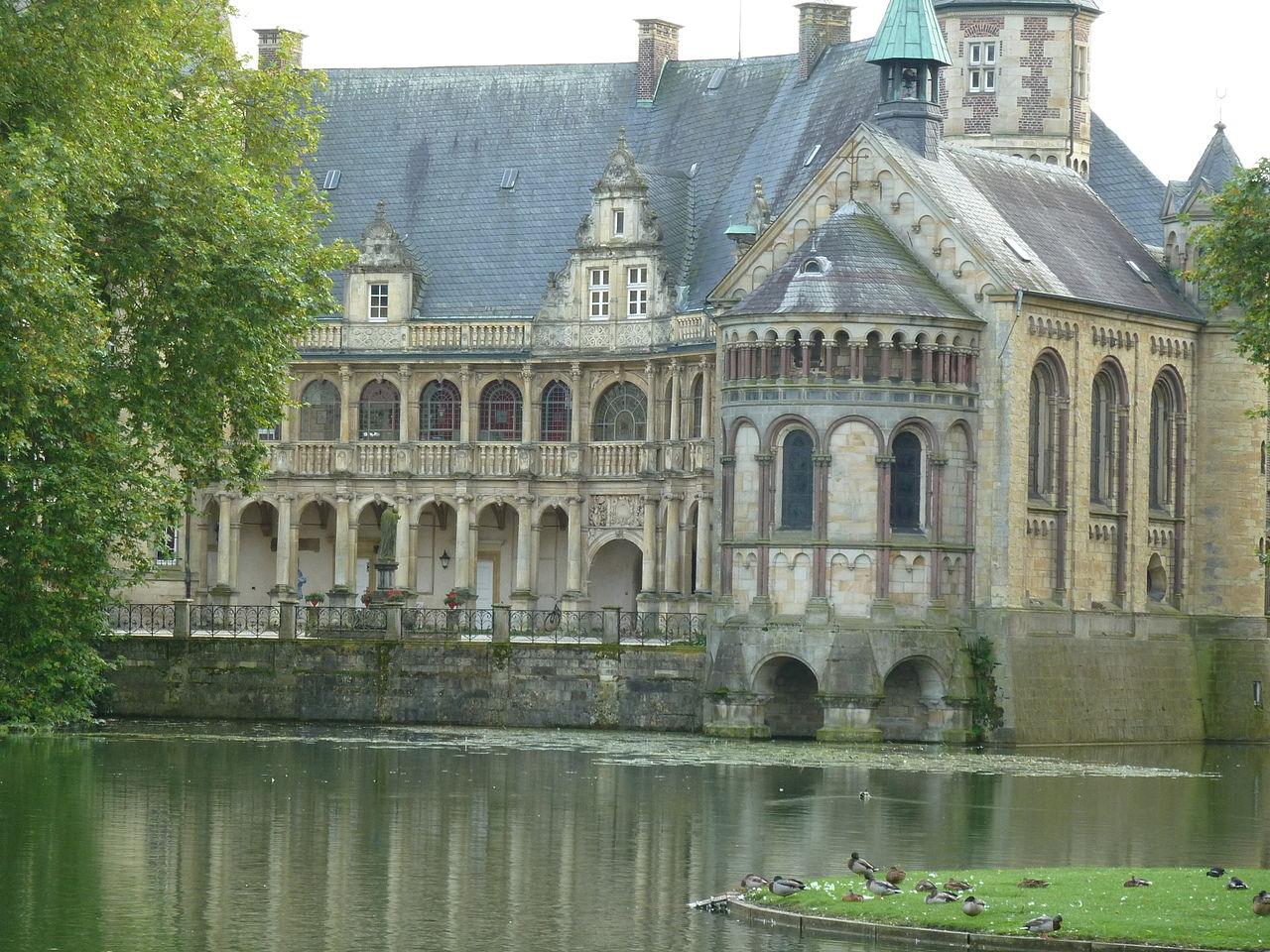 Blick auf die Kapelle von Schloss Darfeld