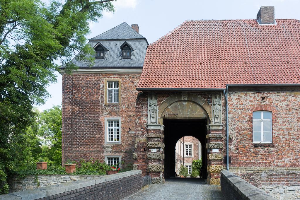 Torhaus mit Renaissance-Portal