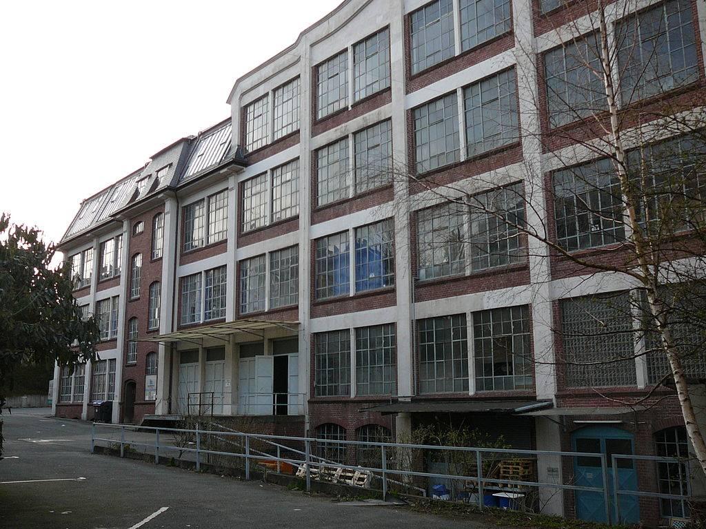 Frontansicht der ehem. Gummibandfabrik