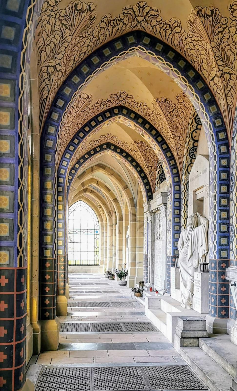 Wandelhalle mit Gruften
