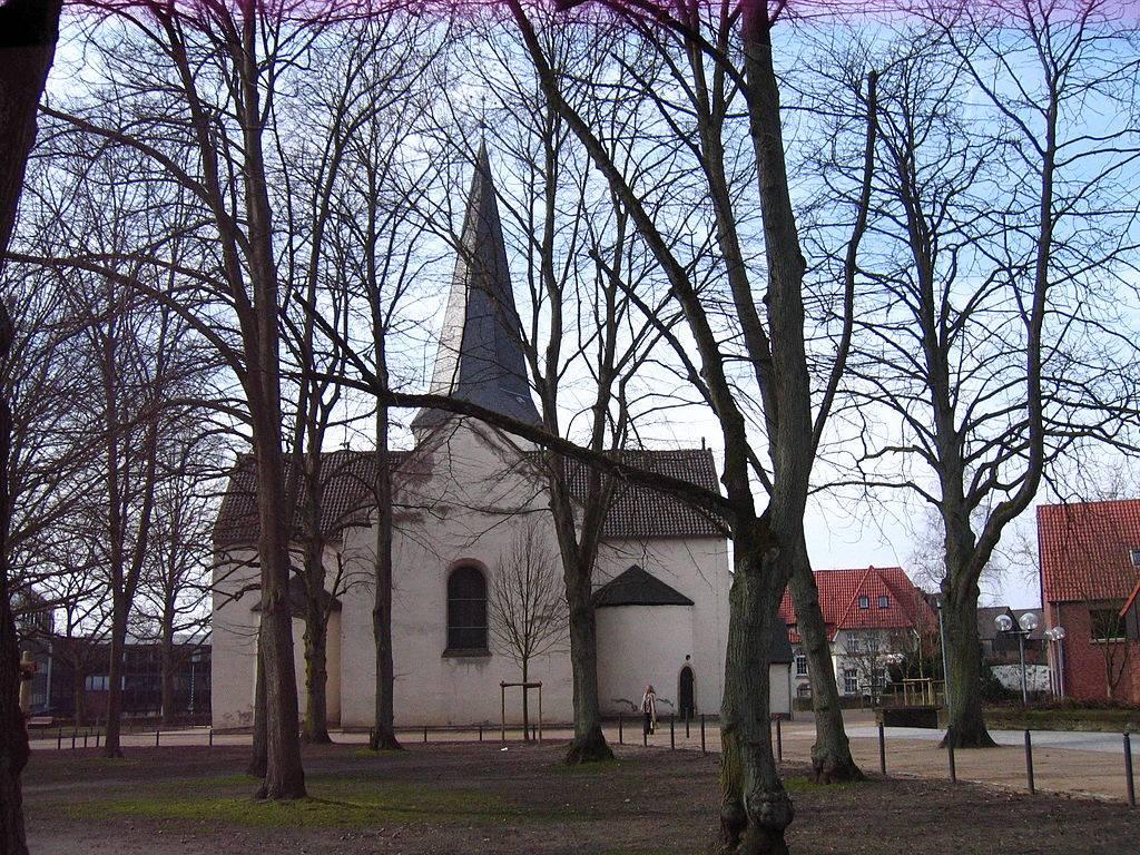 Blick auf Chor und Querhausarme mit halbrunden Apsiden