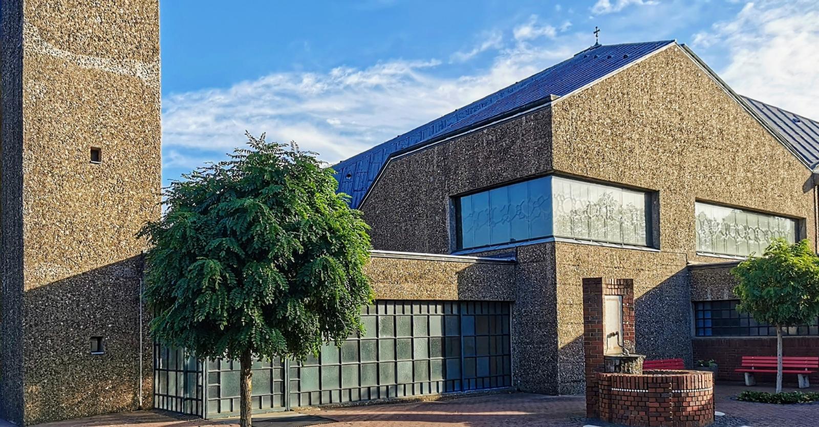 Südansicht mit Vorhalle
