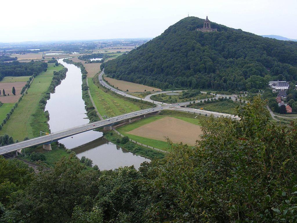 Blick auf  Wittekindsberg mit Kaiser-Wilhelm-Denkmal und Umgebung
