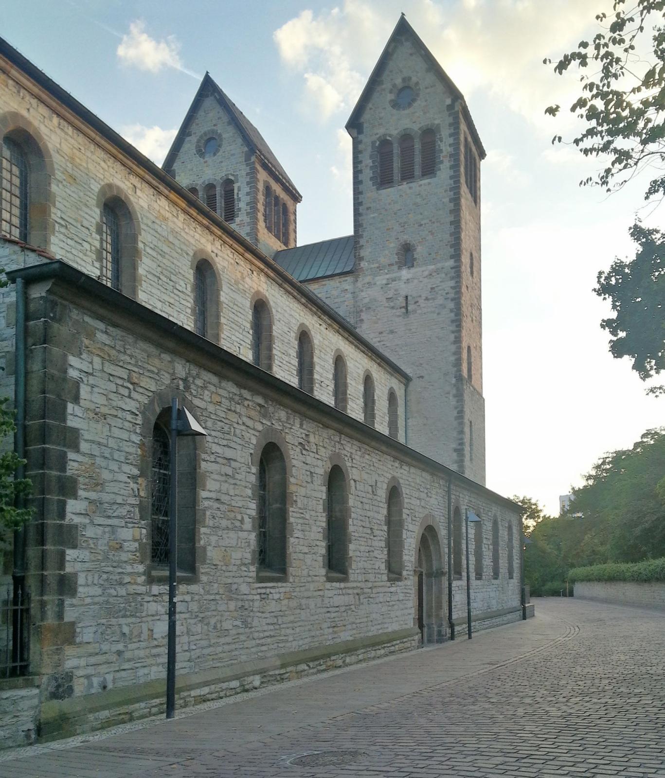 Abdinghofkirche Nordostansicht