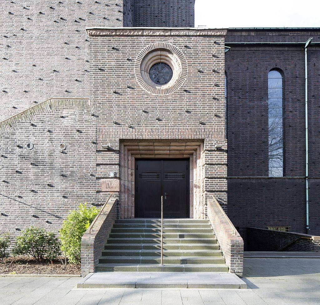 Eingang Kapelle Herz-Jesu-Kirche
