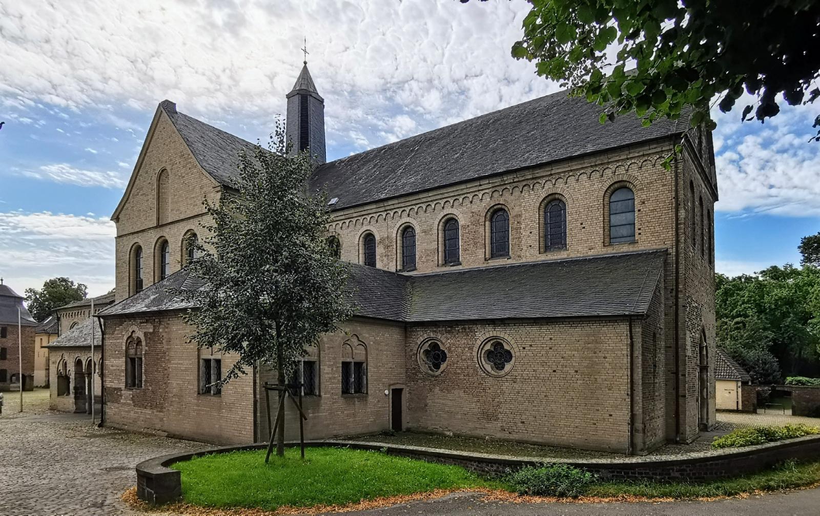 Nordwestansicht St. Suitbertus