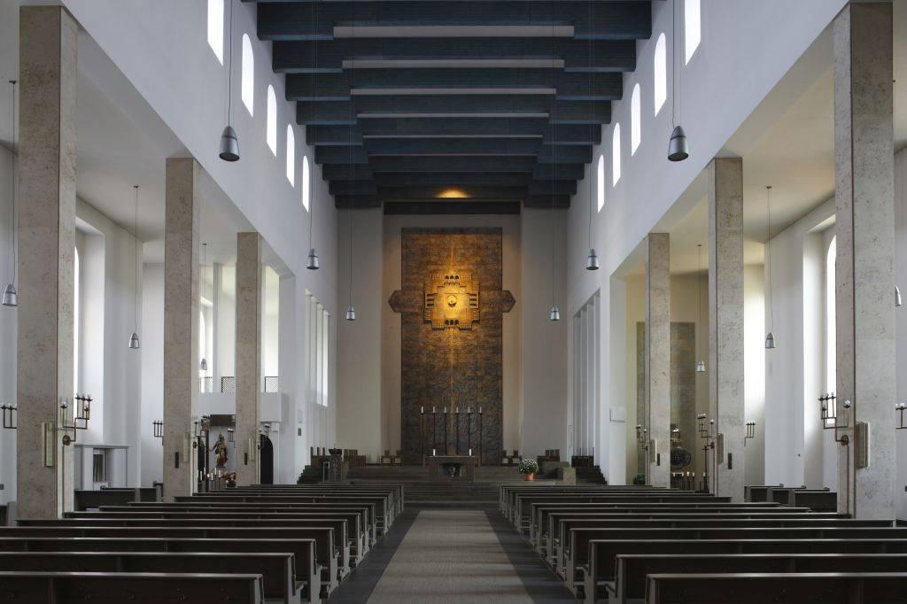 Innenansicht mit Blick zum Altar