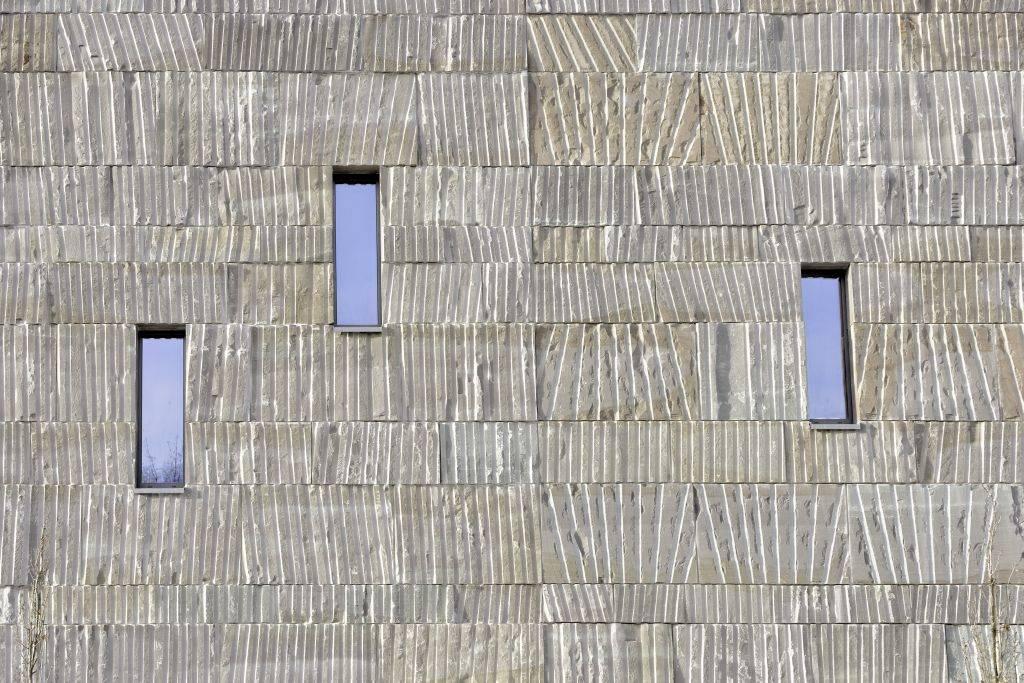 Detail Fassade aus Grauwacke