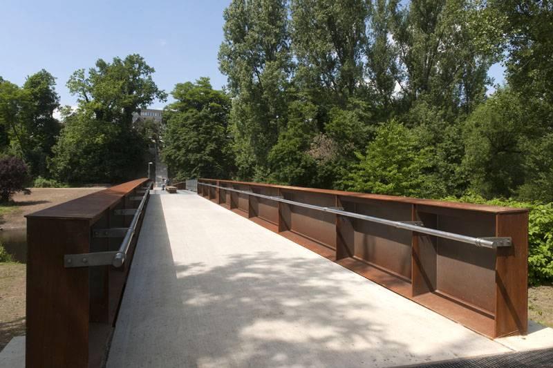 Wupperbrücke mit Stahlprofilen