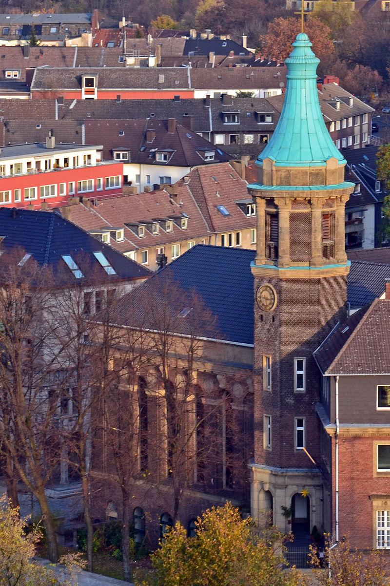 Blick von oben auf die Altkatholische Friedenskirche