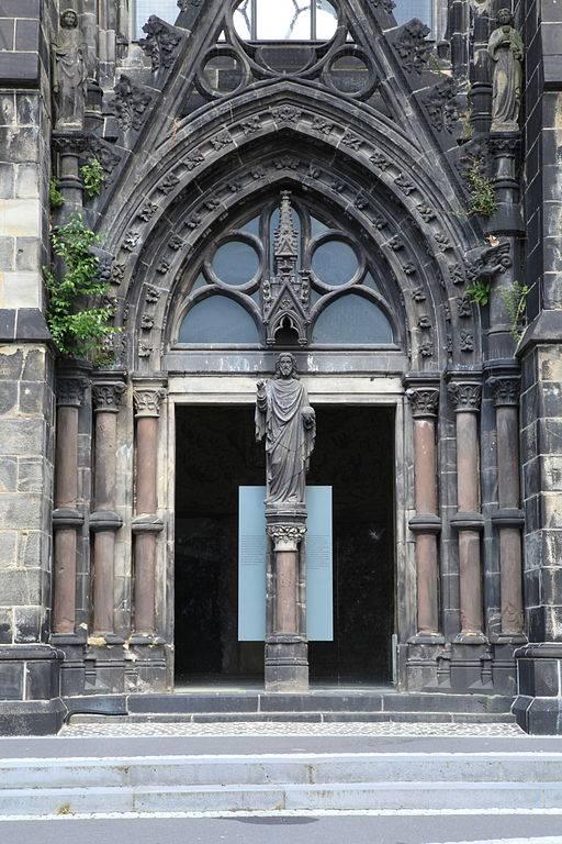 Portal historischer Glockenturm Christuskirche Bochum