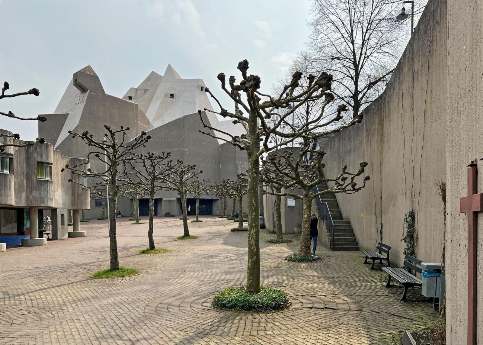 Neue Wallfahrtskirche St. Maria, Königin des Friedens
